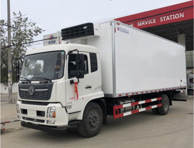 Light Duty Refrigerated Box Truck 100km/H , Choi Steel Frozen Food