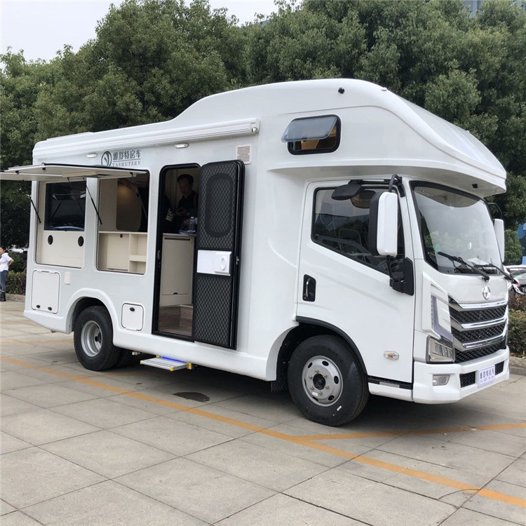 Yuejin Foton Outdoor Camper Van Automatic Transmission 4*2 Motorhome RV