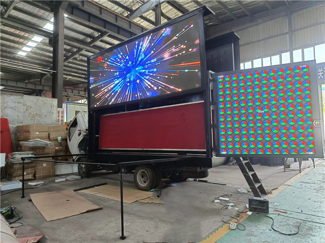 16ft 220V Mobile LED Display Truck 3 Sides P4 Digital LED Truck With Screen Lifting