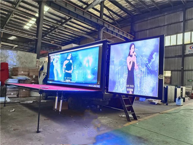 16ft 220V Mobile LED Display Truck 3 Sides P4 Digital LED Truck With Screen Lifting