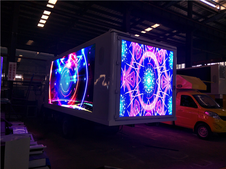 P4 Digital Billboard Truck waterproof 192 * 192mm LED Screen Van High Brightness Outdoor