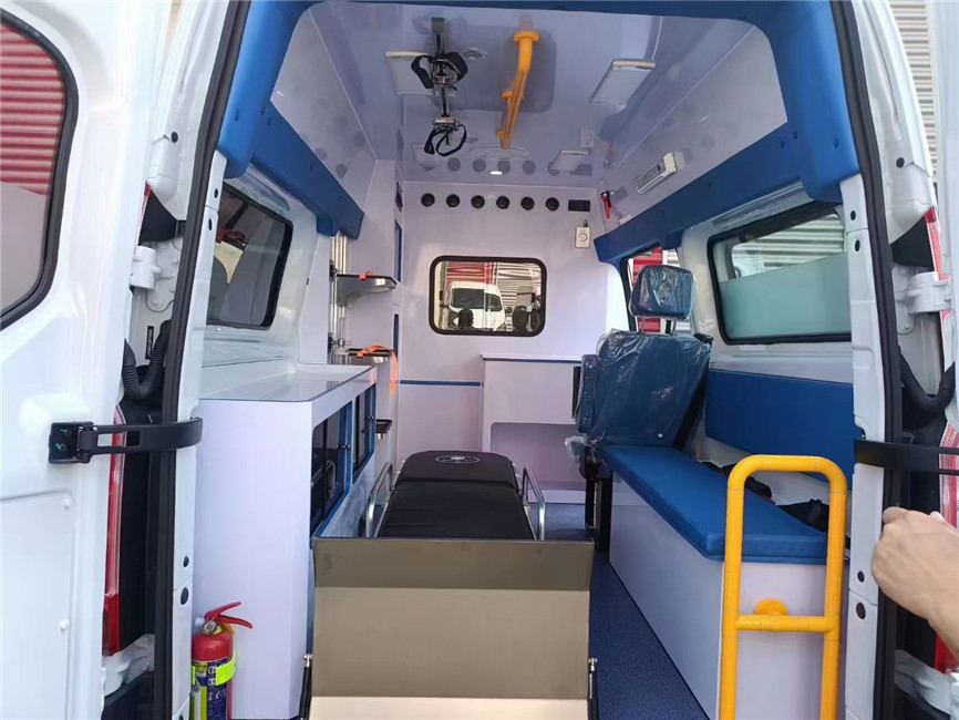 6 Seats Diesel Medium Duty Ambulance Emergency Monitoring Ford V362 Transit Van Ambulance