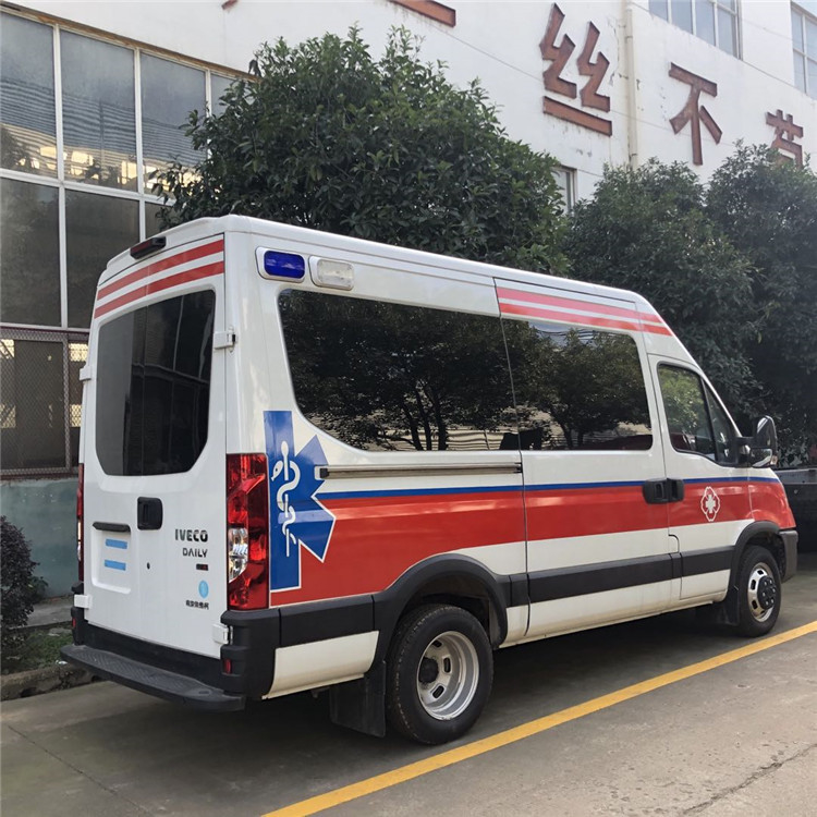 IVECO First Aid Medium Duty Ambulance 130 Km/H Diesel Type 4*2