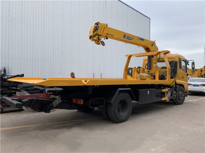 8 - 10 Ton Car Wrecker Tow Truck Platform 6.3T  Wheel Base 4500mm Heavy Duty Towing