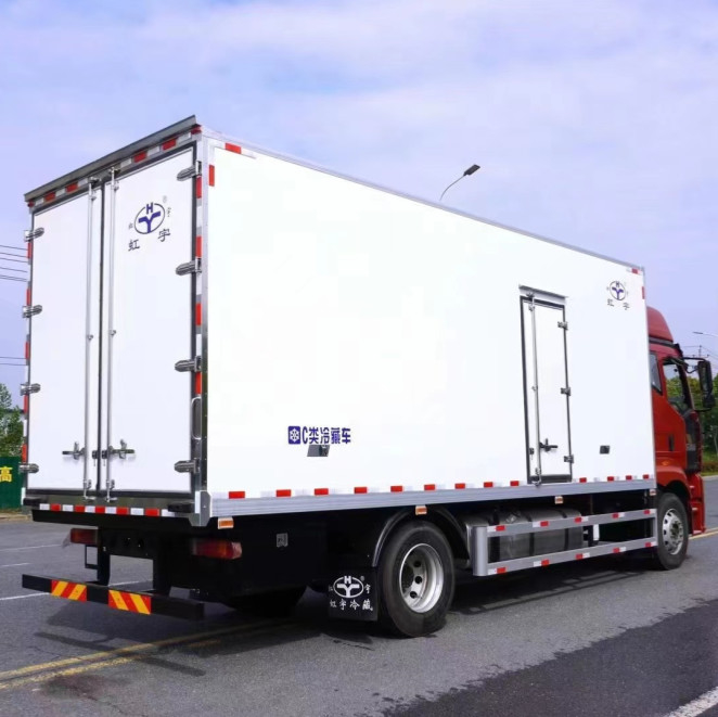 FAW 10 Ton Reefer Truck Cold Room Van Truck For Vegetable And Fruit
