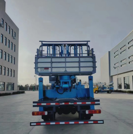 140KW Aerial Work Platform Truck 6 Wheeled EURO 3 Diesel Bucket Truck