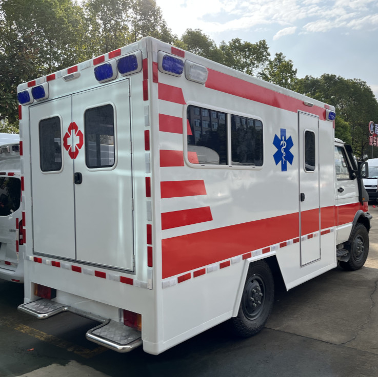 Professional Emergency Ambulance Car 4x4 Drive Type EURO 5 Iveco Ambulance