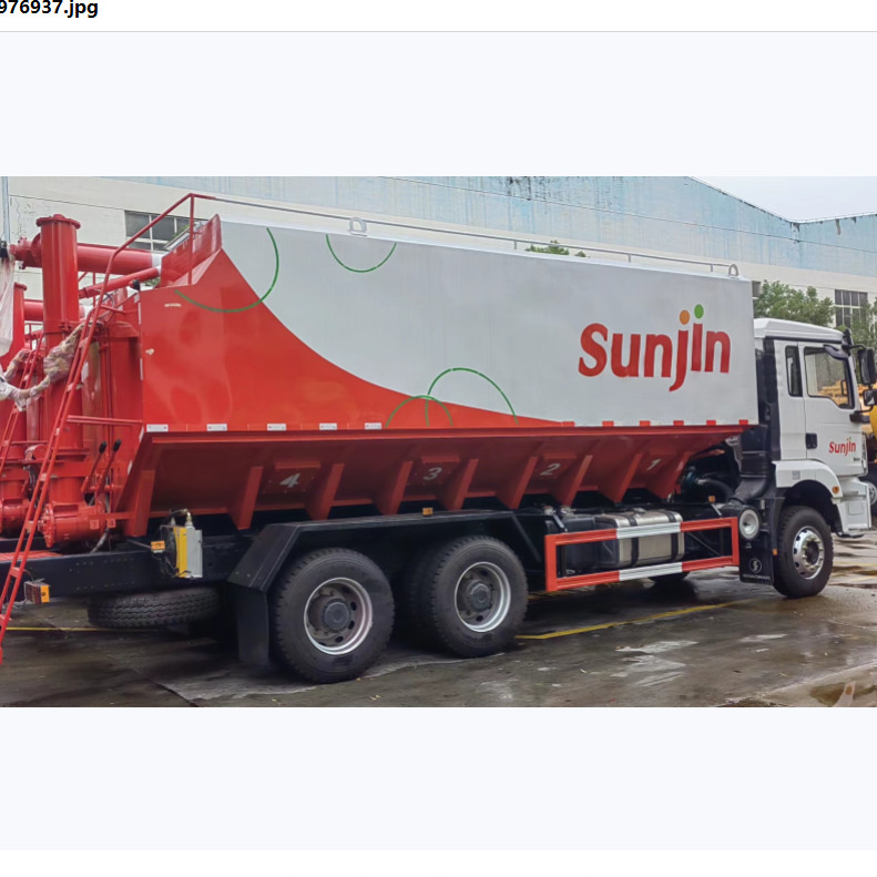 Animal Fodder Tank Transport Bulk Feed Truck With 6 Tyres And 1 Spare Tyre