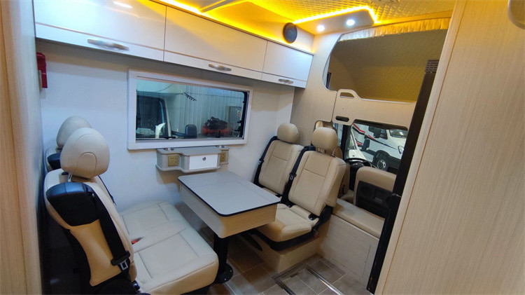 YUEJIN 4x2 Mobile Auto Motorhome Outdoor Luxury RV Caravan Van For Family Travel