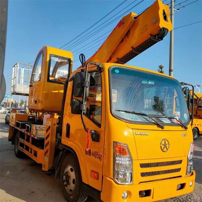 90km/H Max Speed Aerial Work Platform Truck For High Altitude Operation Trucks