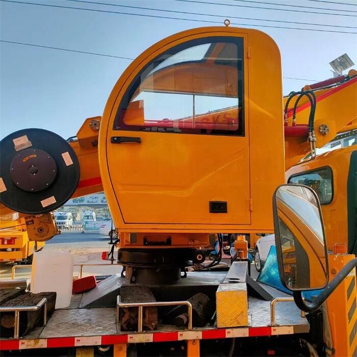 132HP Euro 5 Aerial Work Platform Truck by Dongfeng Versatile and Efficient