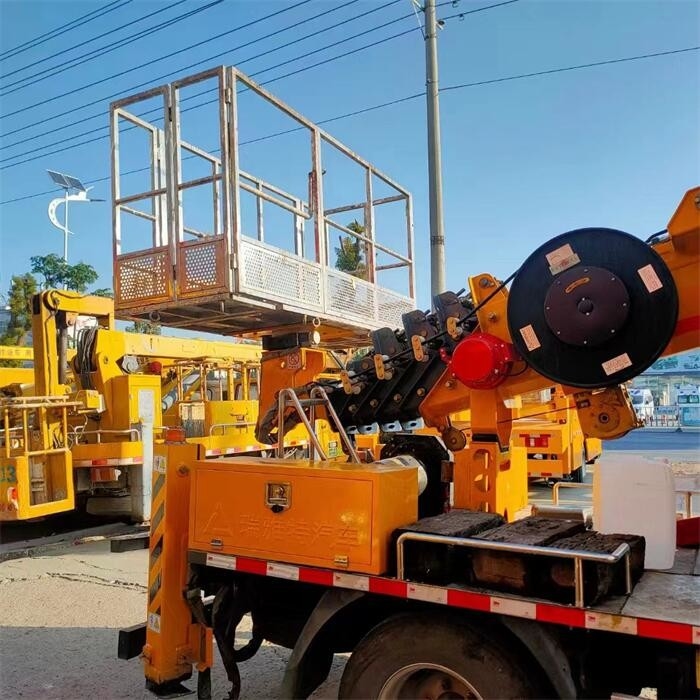132HP Euro 5 Aerial Work Platform Truck by Dongfeng Versatile and Efficient