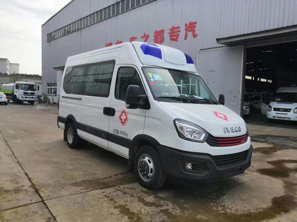 Plush Ambulance 2800mm Mobile Hospital Truck With Advanced Features And 215/75R16LT Tire Specification