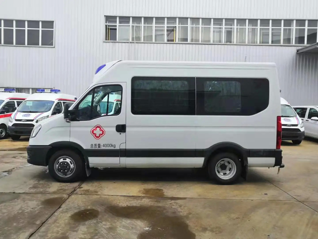Plush Ambulance 2800mm Mobile Hospital Truck With Advanced Features And 215/75R16LT Tire Specification