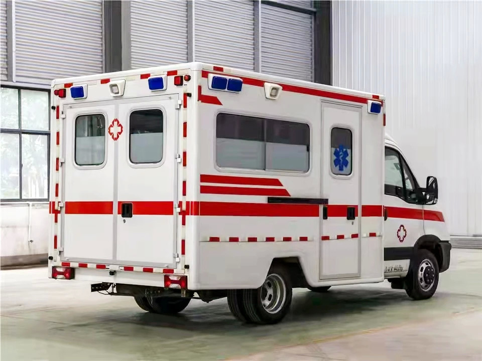 Emergency Ambulance Car With Euro 5  Emission Standard Curb Weight 2970 Kg Medical Rescue Vehicle