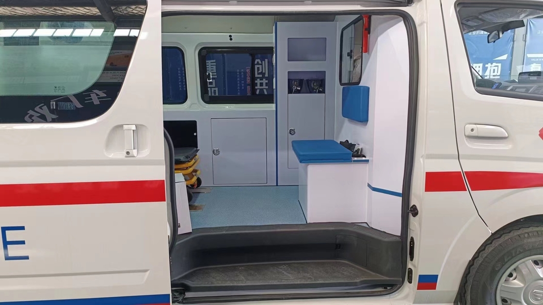 Ambulance Truck 130km/H Maximum Speed Mobile Clinic Vehicle With Front/Rear Suspension Of 1320/1160mm