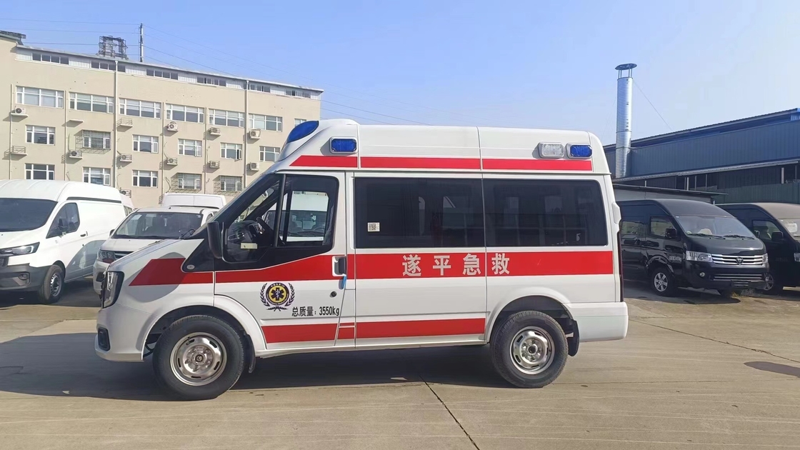 China 4*2 Diesel Engine Emergency Ambulance Car GVW 3510 Kgs Ambulance For Vehicles