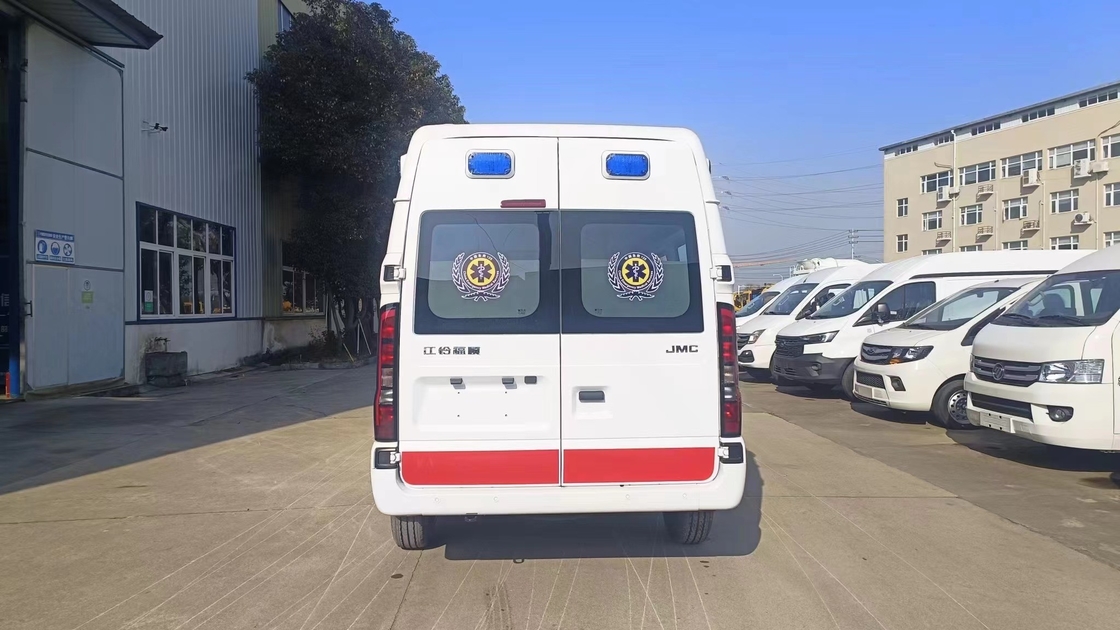China 4*2 Diesel Engine Emergency Ambulance Car GVW 3510 Kgs Ambulance For Vehicles