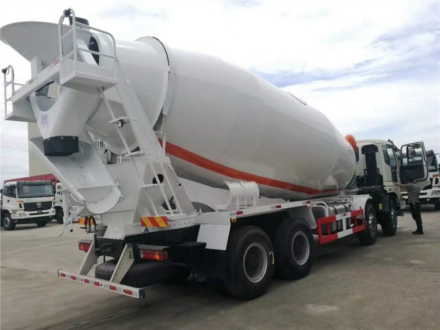 Sinotruk Howo Concrete Mixer Truck CKD / SKD With Supply Capacity Of 15-20 Tons