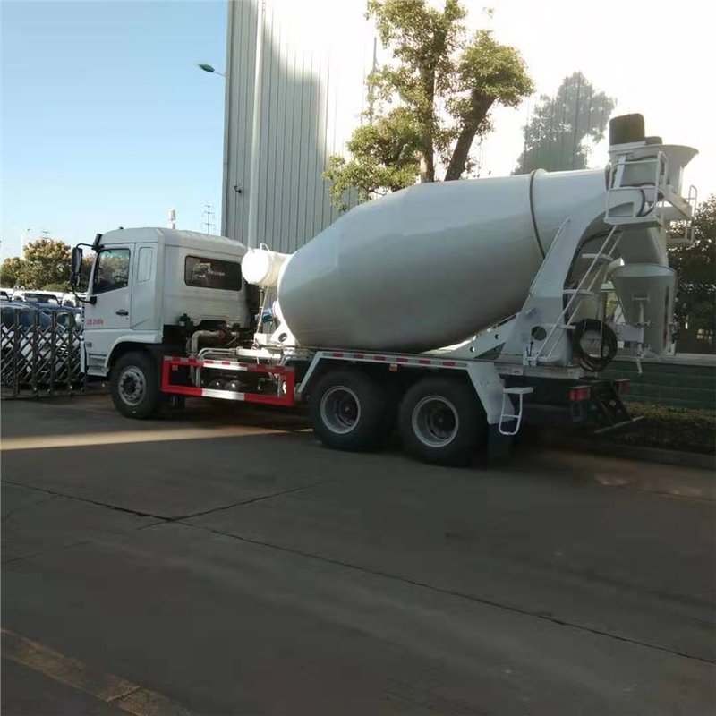 High Performance Euro 3 Concrete Truck With 9726ml Displacement For Smooth Operations