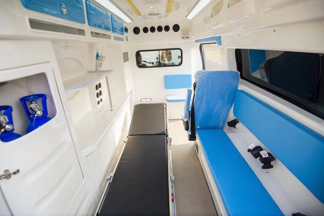 3300 Gross Vehicle Weight 4x4 Emergency Ambulance Car With Manual Transmission Type