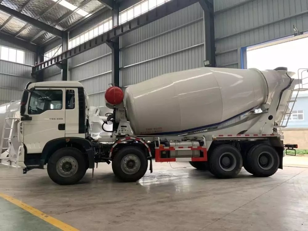 12 14 15 Cu Ft Cement Mixer 10 Speed Forward 2 Reverse SINOTRUK HOWO Mud Mixing Truck