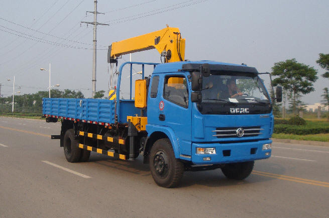 5 6 7 8 Tons Truck Mounted Crane With Max Speed 90 Km/H 4*2 Telescopic Boom Truck Mounted Crane