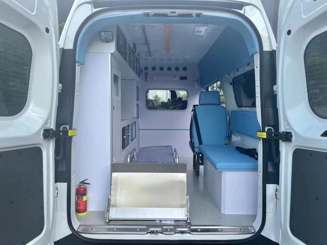 Mini Type 3 Ambulance Car Rated Power 103KW Maximum Speed 145km/H