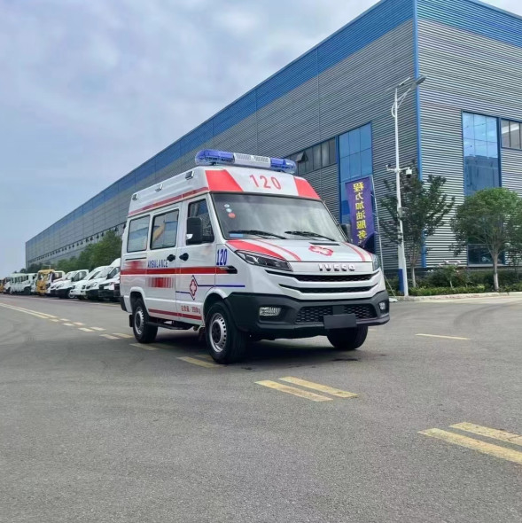 3750 Mm Wheel Base Emergency Ambulance Car With 103KW Rated Power And 3700 Kg Gross Weight