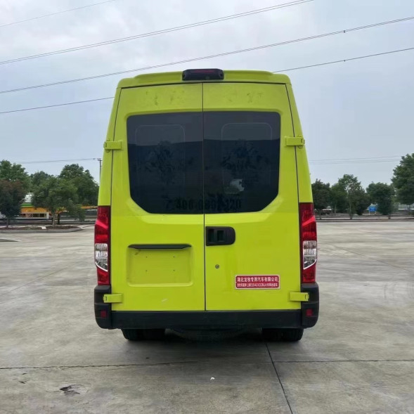 4*2  Iveco Ambulances Euro 6 Classic Emergency Rescue Vehicle With 145km/H Maximum Speed