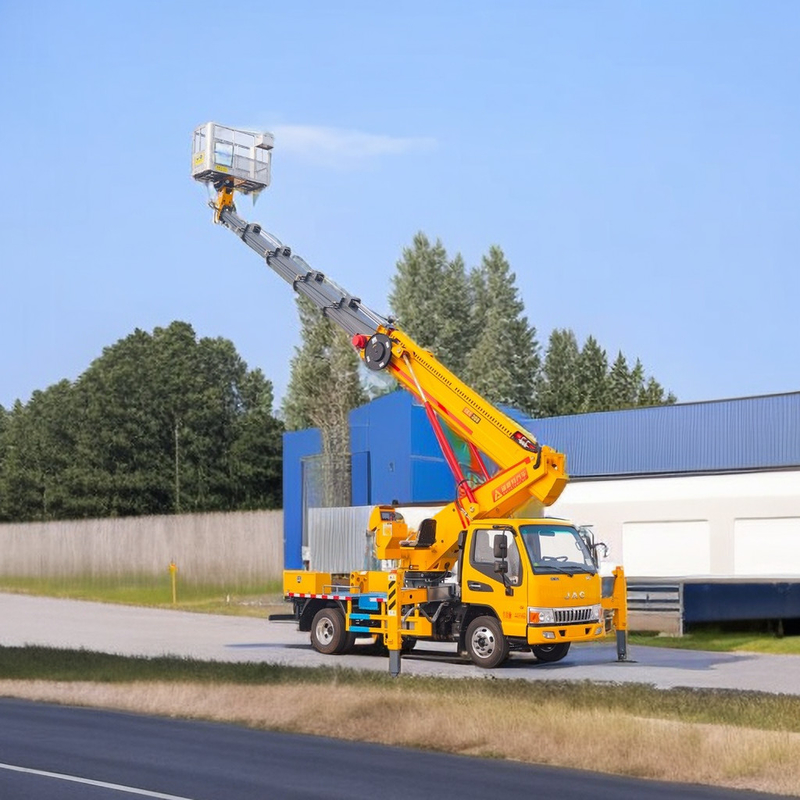 Isuzu 85KW Aerial Working Truck Bucket Trucks 200kg Load 5-Speed Manual Hexagonal Jib Strobe Light