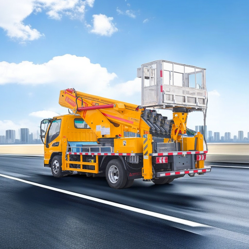 Isuzu 85KW Aerial Working Truck Bucket Trucks 200kg Load 5-Speed Manual Hexagonal Jib Strobe Light