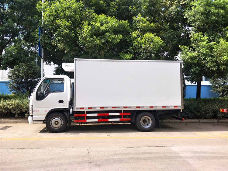 Japan 4*2 ISUZU Refrigerator Box Truck PTO System 5 Ton Freezer Truck