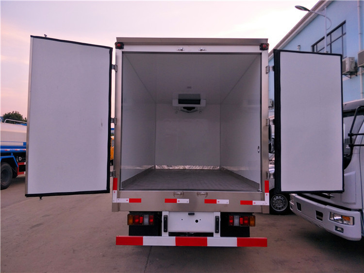 Japan 4*2 ISUZU Refrigerator Box Truck PTO System 5 Ton Freezer Truck