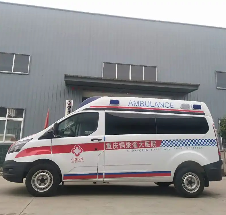 Left Hand Drive 4*2 Ford 5+1 Transmission Emergency Ambulance Truck Vehicle