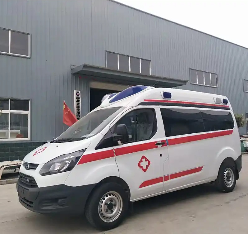 Left Hand Drive 4*2 Ford 5+1 Transmission Emergency Ambulance Truck Vehicle