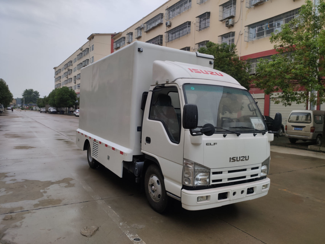 ISUZU 4X2 Light Outdoor Digital LED Advertisement Billboard with Display Screen Trucks Advertising