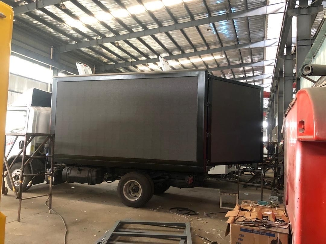 LED Roving Advertising Truck Japan Brand 4.2m Small Led Mobile Stage Truck