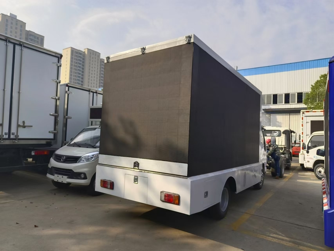 Japanese Brand Isuzu Mobile Led Truck Advertising P3 P4 P5 Small LED Mobile Led Display Trailer